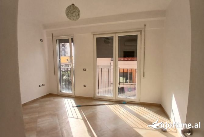 Jepet Me Qera Apartament 1+1+1 Ballkon