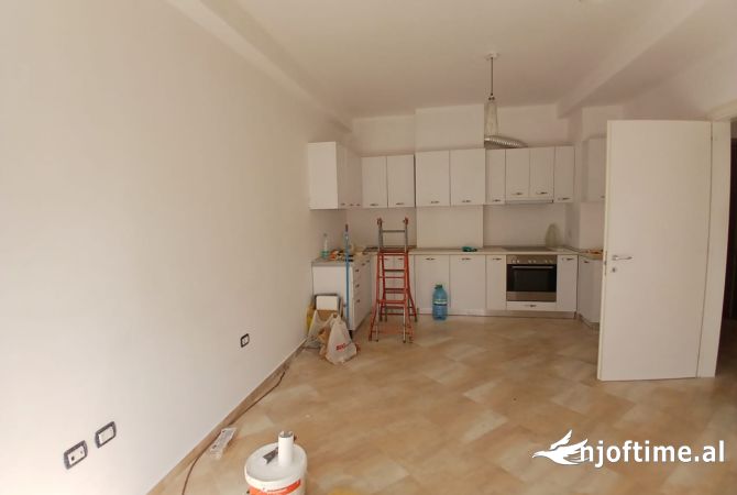Jepet Me Qera Apartament 1+1+1 Ballkon