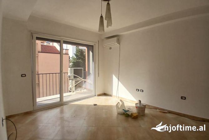 Jepet Me Qera Apartament 1+1+1 Ballkon