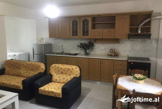 Shtepi me qera Apartament ne Tirane, 1+1, Mobilimi E mobiluar, Pagesa 380  Euro.