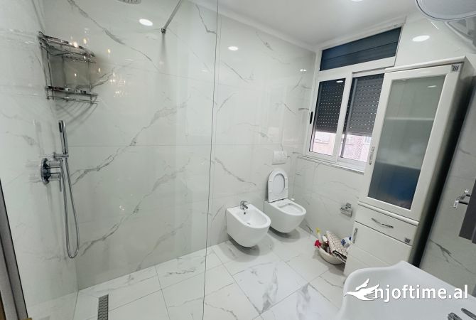 Shtepi me qera Apartament ne Tirane, 2+1, Mobilimi E mobiluar, Pagesa 750  Euro.