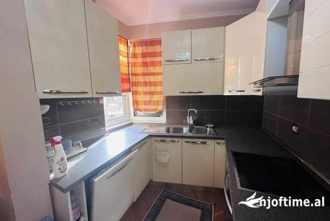 Shtepi me qera Apartament ne Tirane, 2+1, Mobilimi E mobiluar, Pagesa 750  Euro.