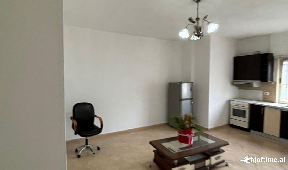 Shtepi me qera Apartament ne Tirane, 1+1, Mobilimi Pjeserisht e mobiluar, Pagesa 350  Euro.