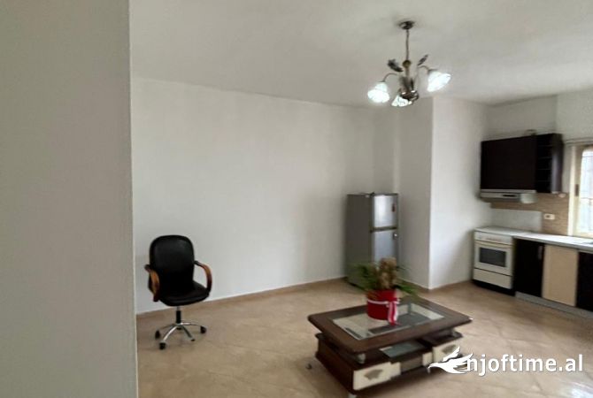 Jepet Me Qera Apartament 1+1+1 Ballkon