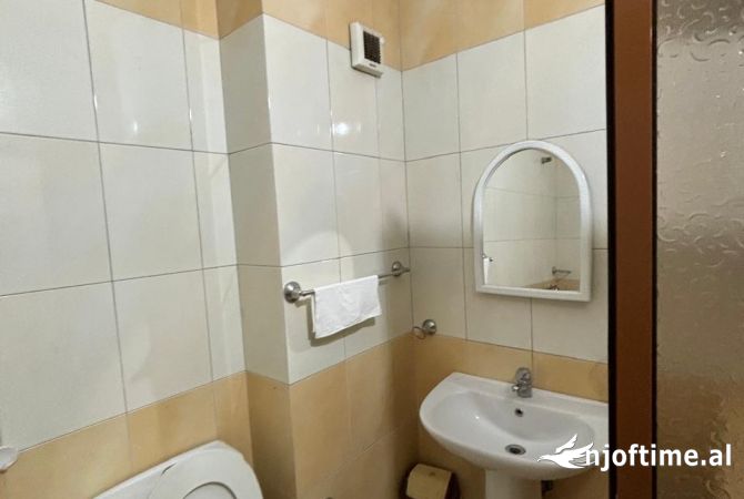 Shtepi me qera Apartament ne Tirane, 1+1, Mobilimi Pjeserisht e mobiluar, Pagesa 350  Euro.