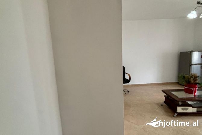 Shtepi me qera Apartament ne Tirane, 1+1, Mobilimi Pjeserisht e mobiluar, Pagesa 350  Euro.