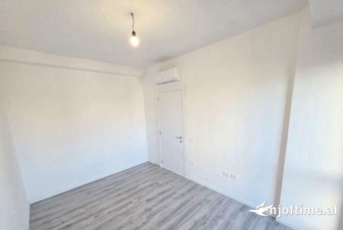 Ambiente Commerciale in Affitto 1+1 a Tirana - 500 Euro