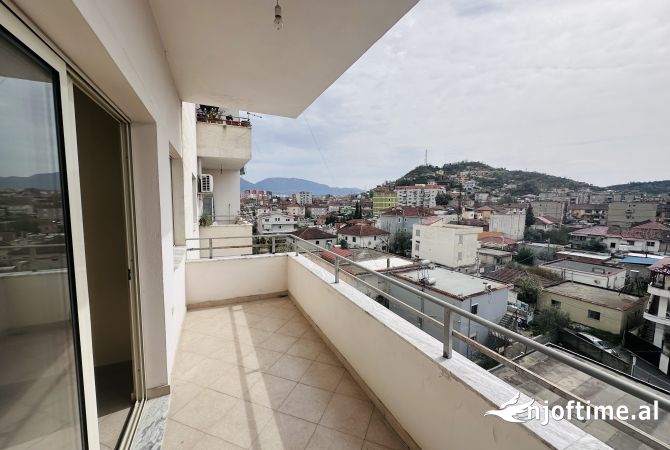 Shtepi ne shitje Apartament ne Tirane, 1+1, Mobilimi Pjeserisht e mobiluar, Pagesa 84,000  Euro.
