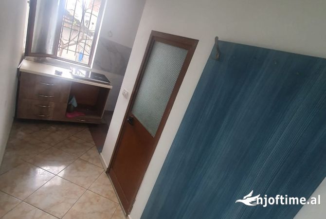 Shtepi me qera Apartament ne Tirane, 1+1, Mobilimi E mobiluar, Pagesa 350  Euro.