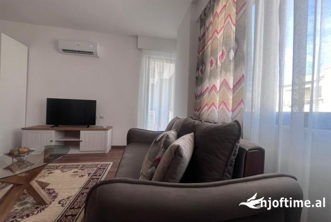 Shtepi me qera Apartament ne Tirane, 1+1, Mobilimi E mobiluar, Pagesa 550  Euro.