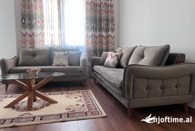 Shtepi me qera Apartament ne Tirane, 1+1, Mobilimi E mobiluar, Pagesa 550  Euro.