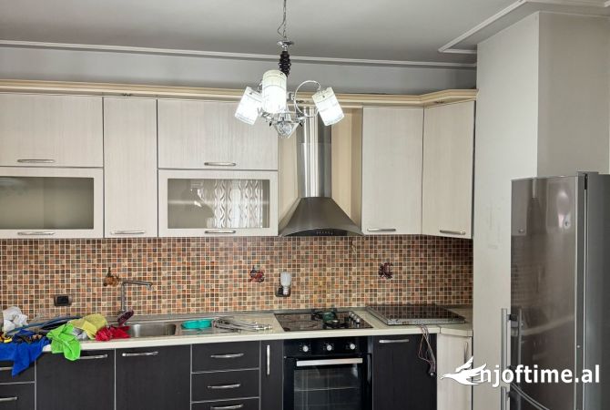 Shtepi me qera Apartament ne Tirane, 3+1, Mobilimi E mobiluar, Pagesa 650  Euro.