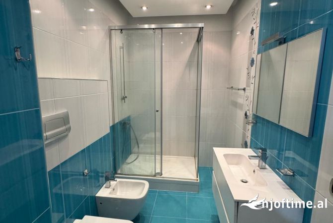 Shtepi me qera Apartament ne Tirane, 3+1, Mobilimi E mobiluar, Pagesa 650  Euro.