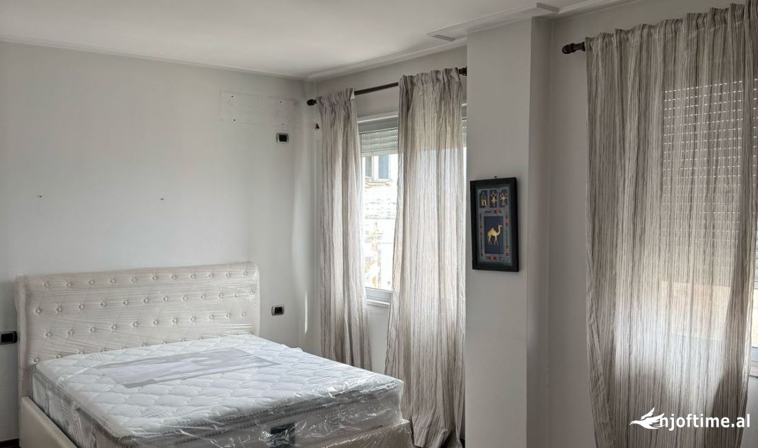 Shtepi me qera Apartament ne Tirane, 3+1, Mobilimi E mobiluar, Pagesa 650  Euro.