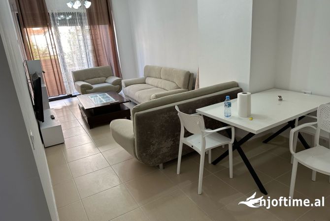 Shtepi me qera Apartament ne Tirane, 1+1, Mobilimi E mobiluar, Pagesa 40,000  Leke.