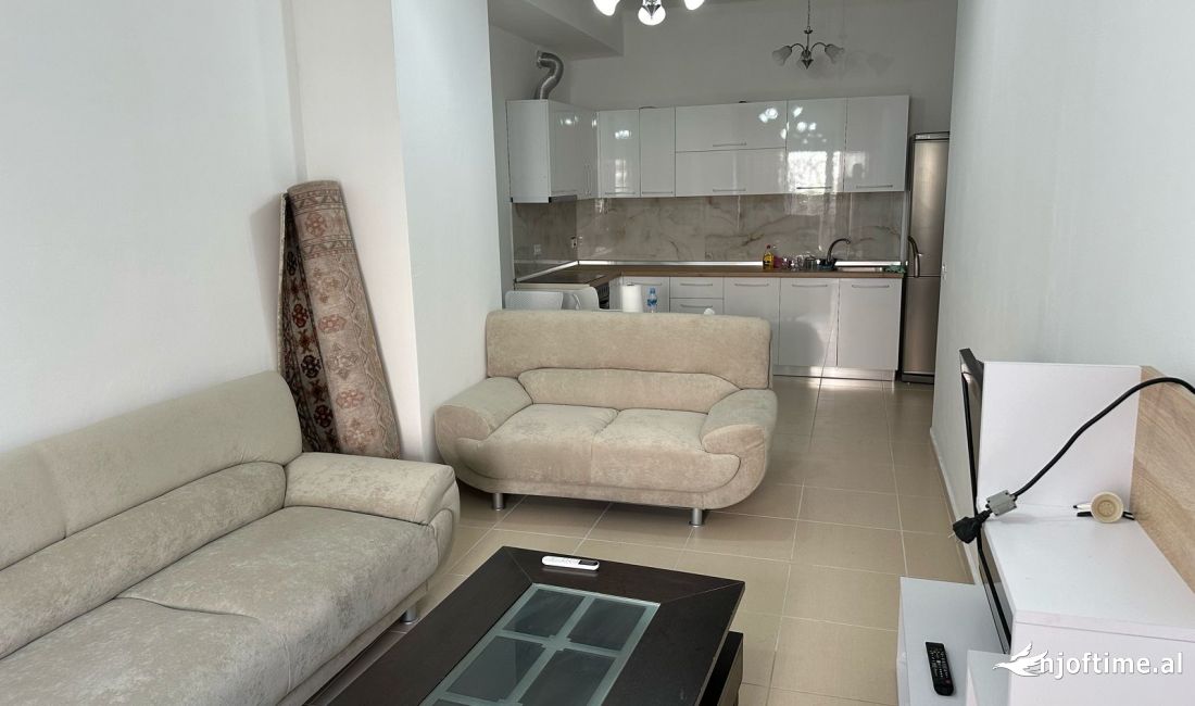 Shtepi me qera Apartament ne Tirane, 1+1, Mobilimi E mobiluar, Pagesa 40,000  Leke.