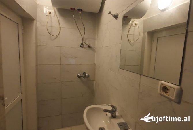 Shtepi me qera Apartament ne Tirane, 1+1, Mobilimi E mobiluar, Pagesa 450  Euro.