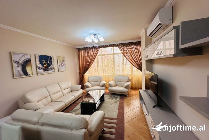 Shtepi me qera Apartament ne Tirane, 2+1, Mobilimi E mobiluar, Pagesa 530  Euro.