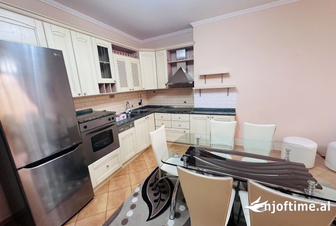 Shtepi me qera Apartament ne Tirane, 2+1, Mobilimi E mobiluar, Pagesa 530  Euro.