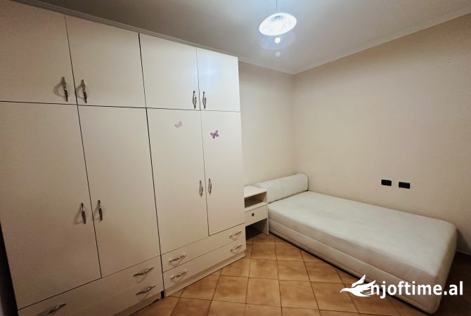 Shtepi me qera Apartament ne Tirane, 2+1, Mobilimi E mobiluar, Pagesa 530  Euro.