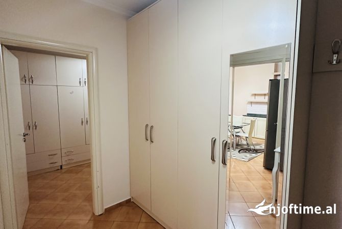 Shtepi me qera Apartament ne Tirane, 2+1, Mobilimi E mobiluar, Pagesa 530  Euro.