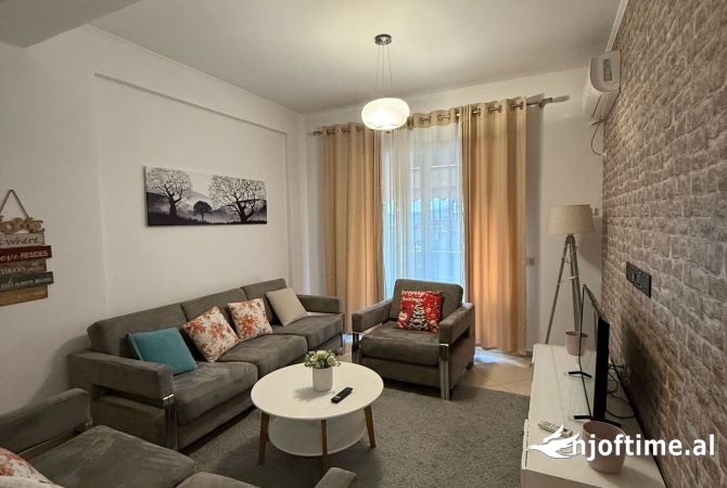 Shtepi me qera Apartament ne Tirane, 2+1, Mobilimi E mobiluar, Pagesa 600  Euro.