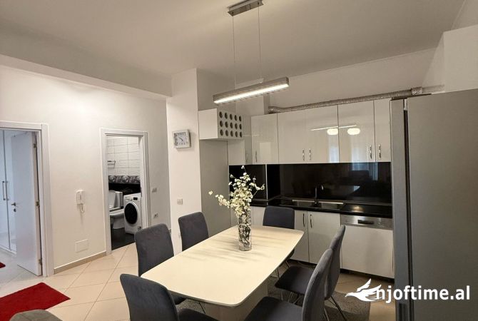 Shtepi me qera Apartament ne Tirane, 2+1, Mobilimi E mobiluar, Pagesa 600  Euro.