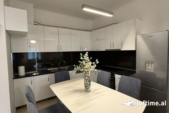 Shtepi me qera Apartament ne Tirane, 2+1, Mobilimi E mobiluar, Pagesa 600  Euro.