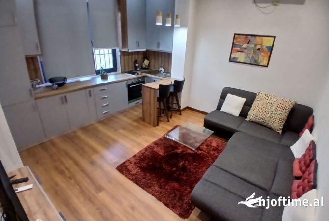 Jepet Me Qera Apartament 1+1+1 Ballkon