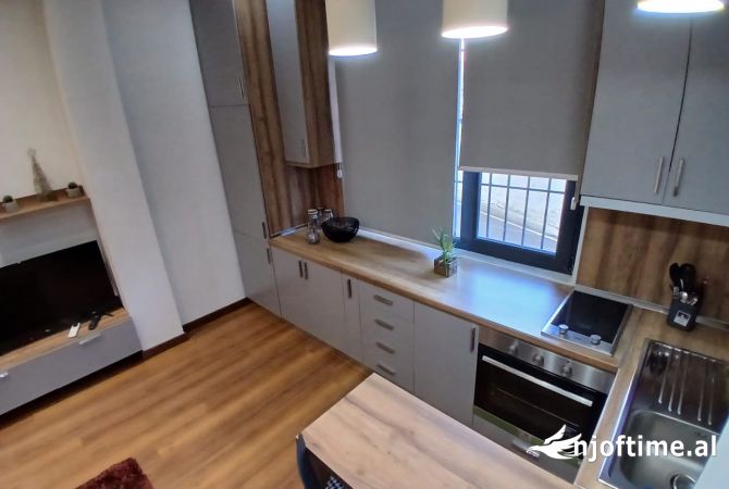 Shtepi me qera Apartament ne Tirane, 1+1, Mobilimi E mobiluar, Pagesa 600  Euro.