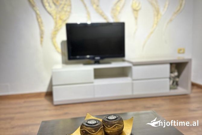 Shtepi me qera Apartament ne Tirane, 2+1, Mobilimi E mobiluar, Pagesa 550  Euro.
