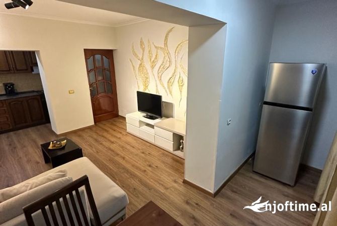 Shtepi me qera Apartament ne Tirane, 2+1, Mobilimi E mobiluar, Pagesa 550  Euro.