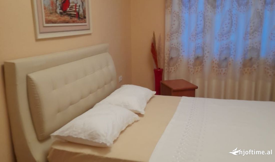 Shtepi me qera Apartament ne Tirane, 2+1, Mobilimi E mobiluar, Pagesa 550  Euro.