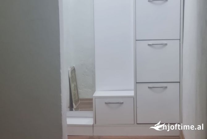 Shtepi me qera Apartament ne Tirane, 2+1, Mobilimi E mobiluar, Pagesa 550  Euro.