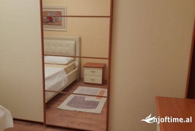 Shtepi me qera Apartament ne Tirane, 2+1, Mobilimi E mobiluar, Pagesa 550  Euro.