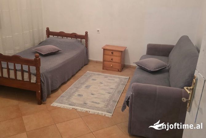 Shtepi me qera Apartament ne Tirane, 2+1, Mobilimi E mobiluar, Pagesa 35,000  Leke.