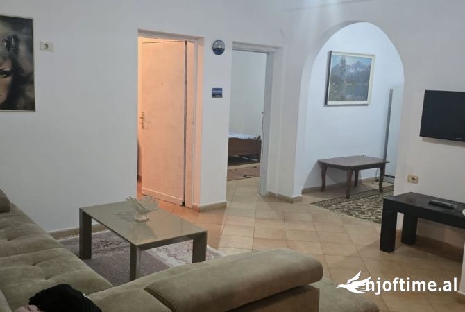Shtepi me qera Apartament ne Tirane, 2+1, Mobilimi E mobiluar, Pagesa 35,000  Leke.