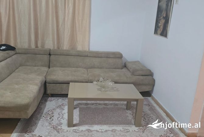 Shtepi me qera Apartament ne Tirane, 2+1, Mobilimi E mobiluar, Pagesa 35,000  Leke.