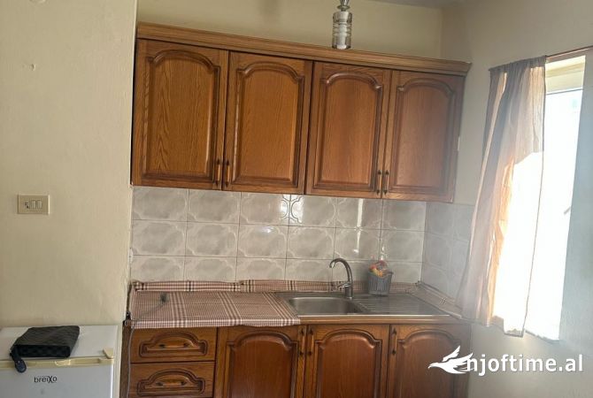 Shtepi me qera Apartament ne Tirane, Garsoniere, Mobilimi E mobiluar, Pagesa 350  Euro.