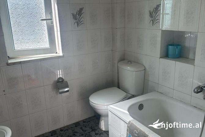 Shtepi me qera Apartament ne Tirane, Garsoniere, Mobilimi E mobiluar, Pagesa 350  Euro.