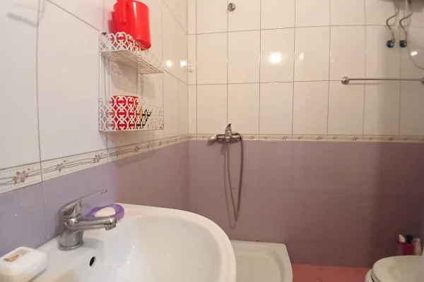 Shtepi me qera Apartament ne Tirane, 2+1, Mobilimi E mobiluar, Pagesa 58,000  Leke.