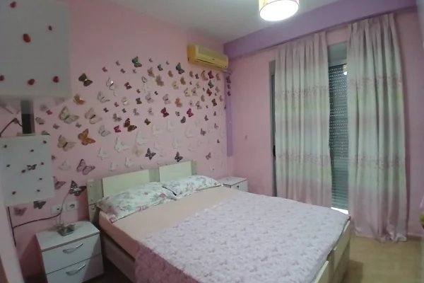 Shtepi me qera Apartament ne Tirane, 2+1, Mobilimi E mobiluar, Pagesa 58,000  Leke.