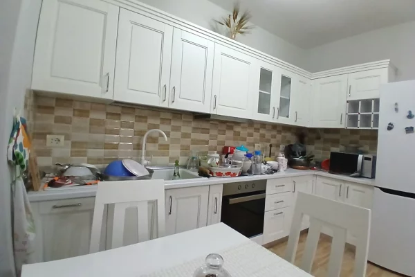 Shtepi me qera Apartament ne Tirane, 2+1, Mobilimi E mobiluar, Pagesa 58,000  Leke.