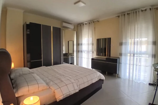 Shtepi me qera Apartament ne Tirane, 2+1, Mobilimi E mobiluar, Pagesa 75,000  Leke.