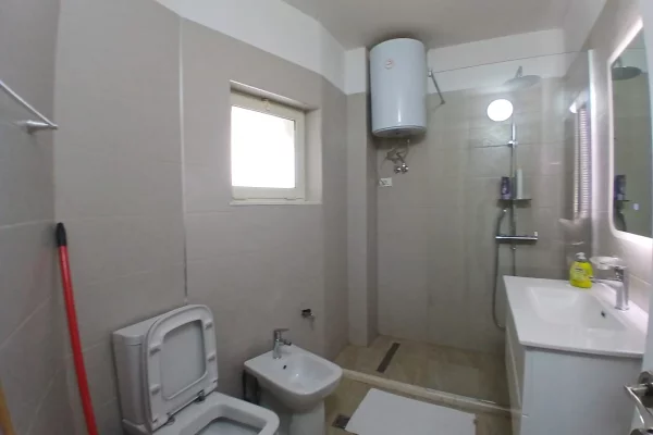 Shtepi me qera Apartament ne Tirane, 2+1, Mobilimi E mobiluar, Pagesa 75,000  Leke.