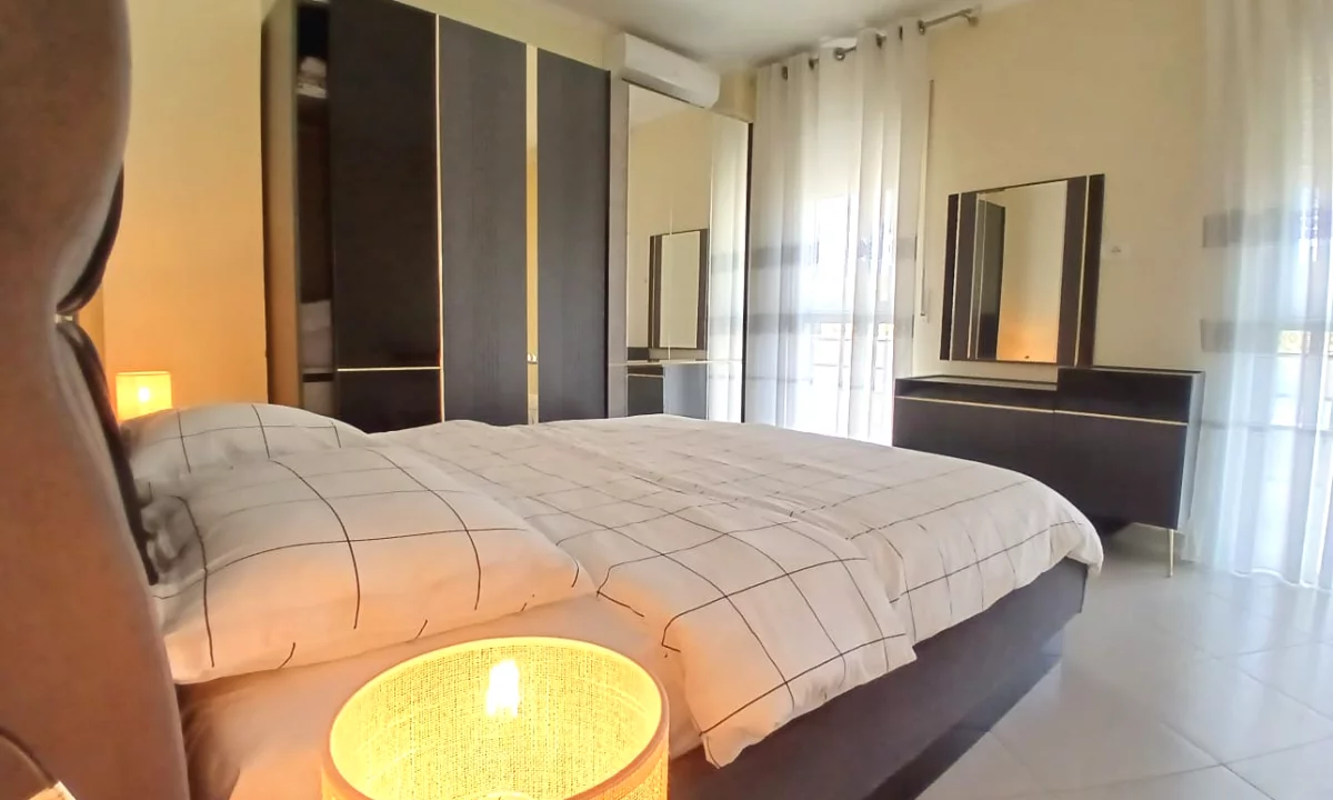 Shtepi me qera Apartament ne Tirane, 2+1, Mobilimi E mobiluar, Pagesa 75,000  Leke.