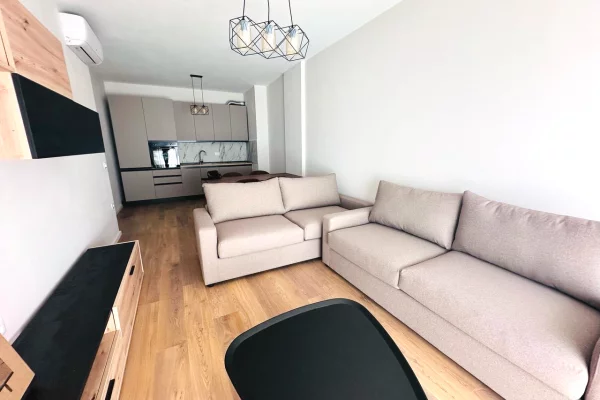 Shtepi me qera 2+1 ne Tirane - 65,000 Leke