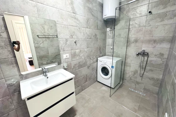 Shtepi me qera Apartament ne Tirane, 2+1, Mobilimi E mobiluar, Pagesa 65,000  Leke.