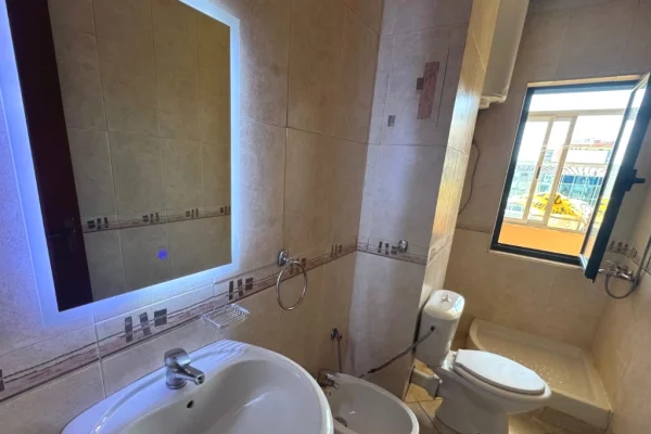 Shtepi me qera Apartament ne Tirane, 1+1, Mobilimi E mobiluar, Pagesa 50,000  Leke.