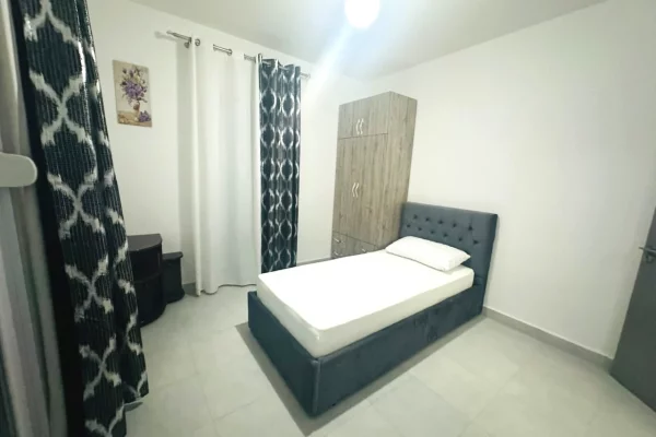 Shtepi me qera Apartament ne Tirane, 2+1, Mobilimi E mobiluar, Pagesa 55,000  Leke.